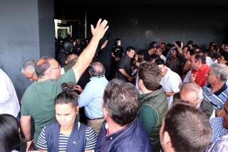 GALERÍA: Así ha sido la tensa protesta de los ganaderos frente a la Delegación de la Junta en Salamanca