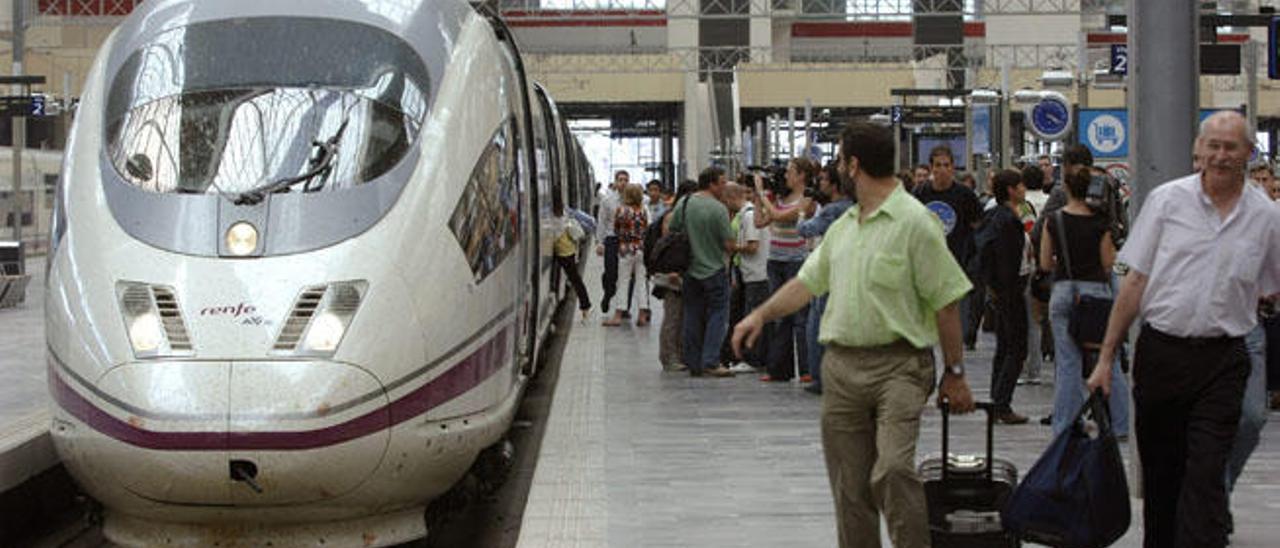 Seguridad Integral Canaria vigila las estaciones de tren en el sur de España