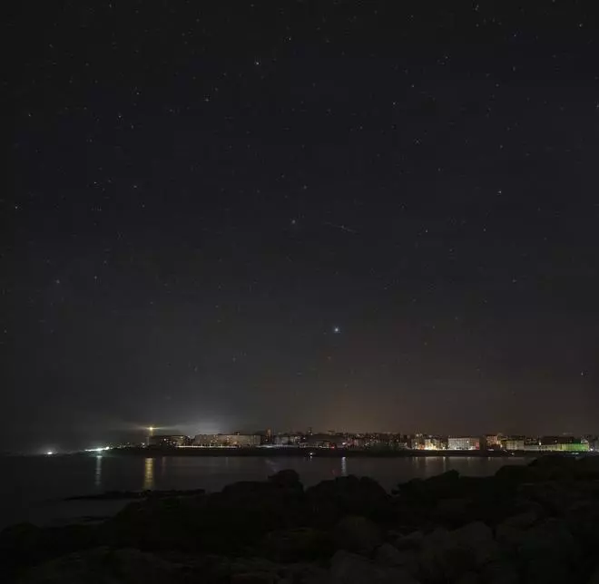Insólita noche estrellada en A Coruña con el apagón masivo