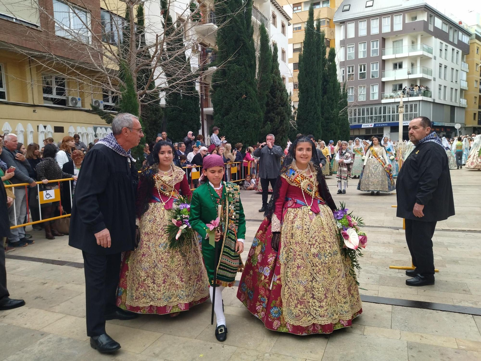 Puntual y diligente: magnífica ofrenda en las Fallas de Dénia (imágenes)