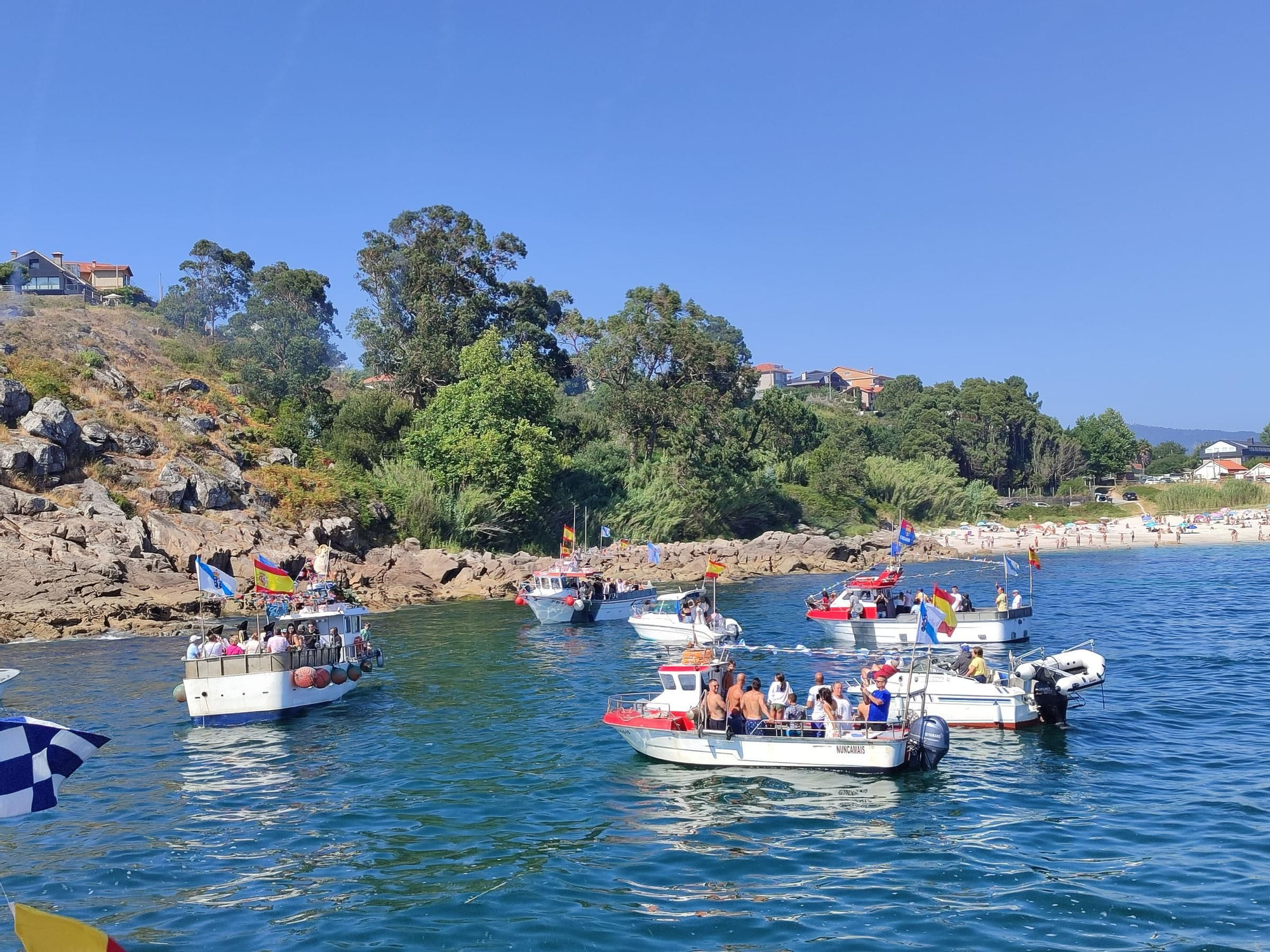 Cangas se hace a la mar por su Virgen del Carmen