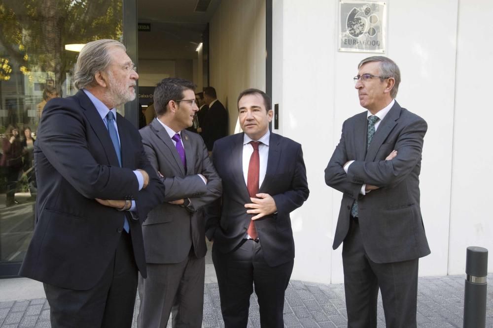 El president de la Generalitat, Ximo Puig, inaugura la nueva sede de Caixa Ontinyent