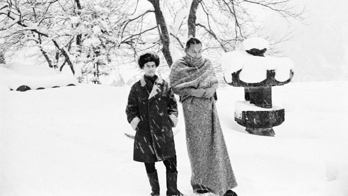 Richard Avedon y el luchador de sumo, bajo la nieve en Hokkaido en 1966.