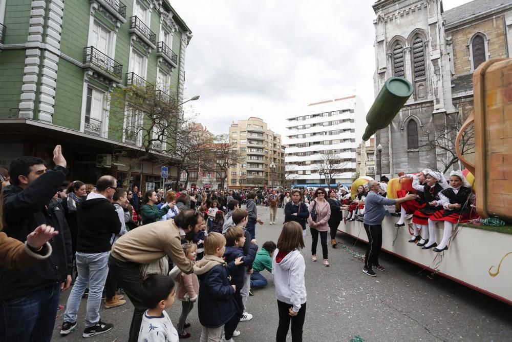 Desfile de carrozas del Día del Bollo de Avilés