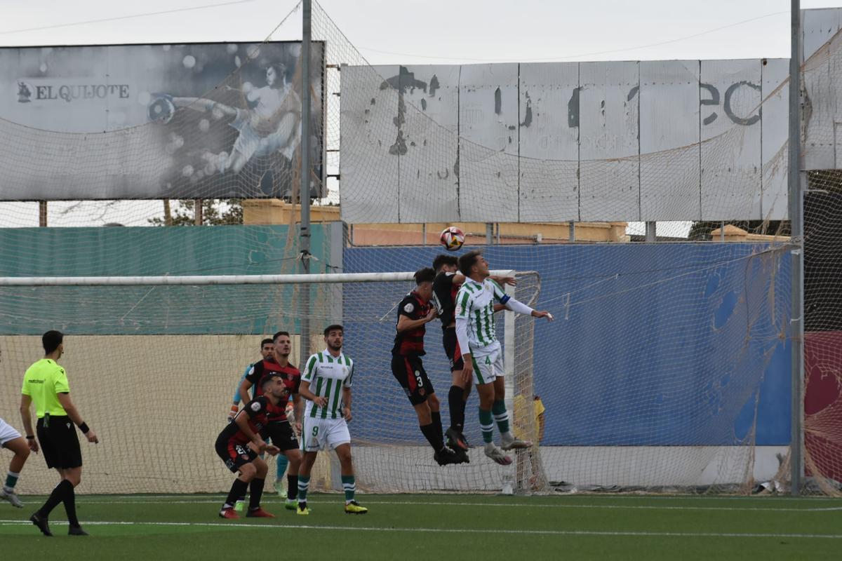 El Salerm Puente Genil - Córdoba CF B de Tercera RFEF, en imágenes El Salerm Puente Genil - Córdoba CF B de Tercera RFEF, en imágenes