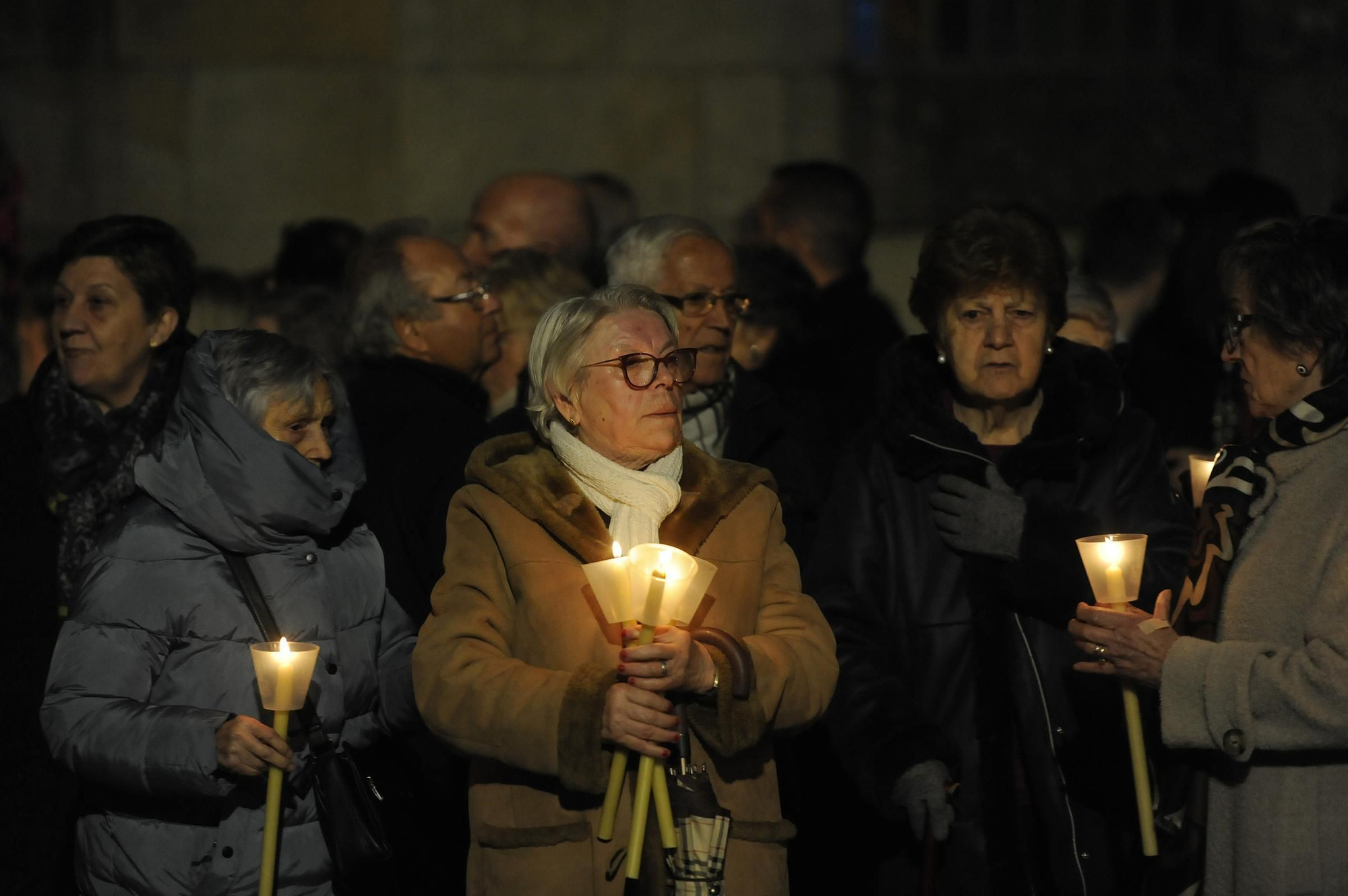 Asistentes a la procesión de A Estrada.