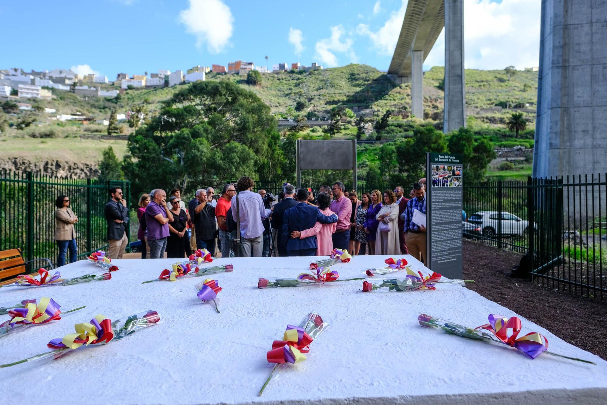 Visita de Ángel Víctor Torres al pozo del olvido en el Barranco de Tenoya