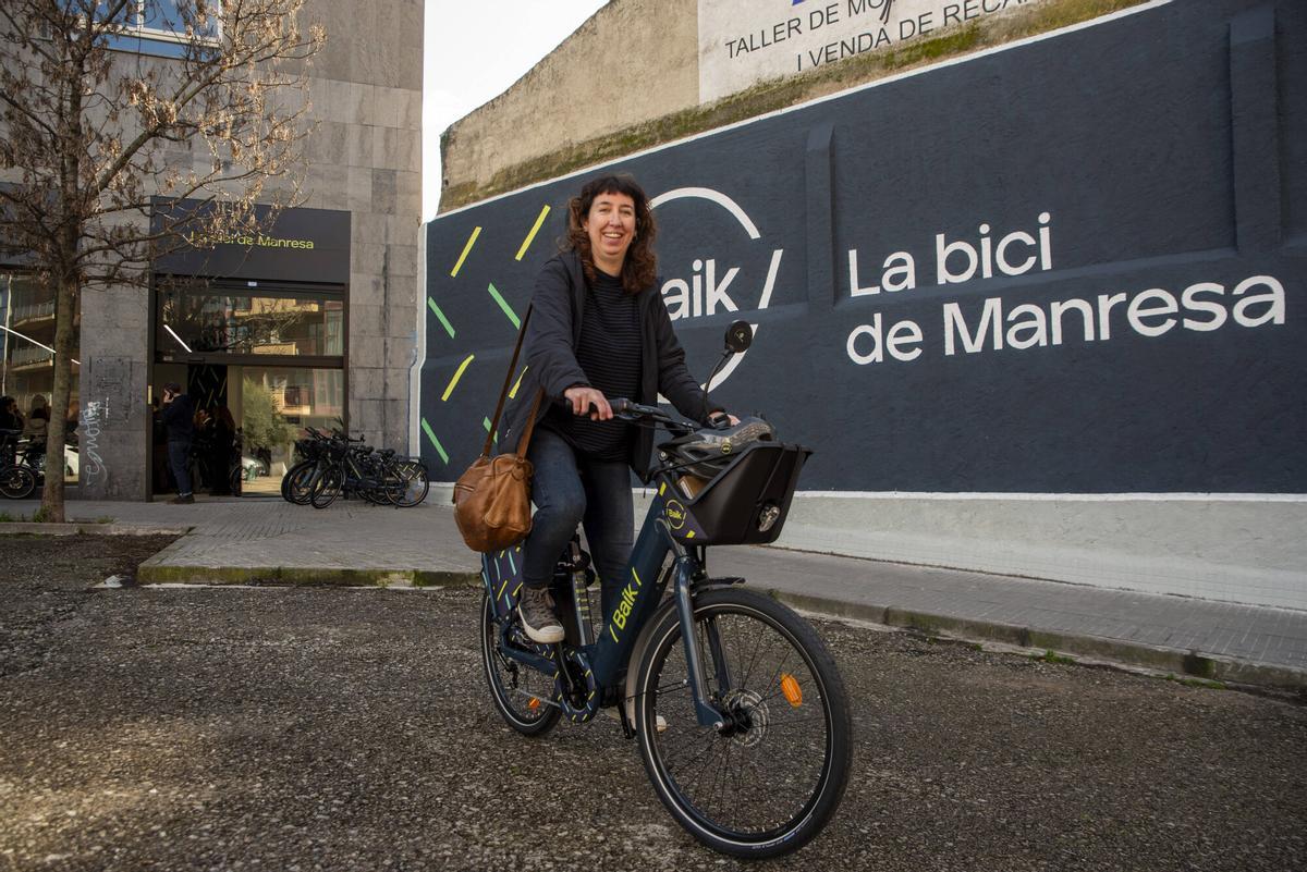 MANRESA . INAUGURACIO DE LA BOTIGA DE BICICLETES ELECTRIQUES " BAIK " .