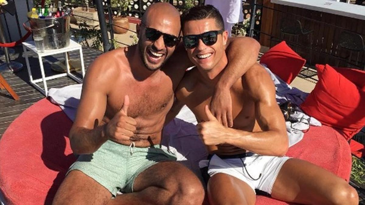 Cristiano Ronaldo posa con su amigo Badr Hari