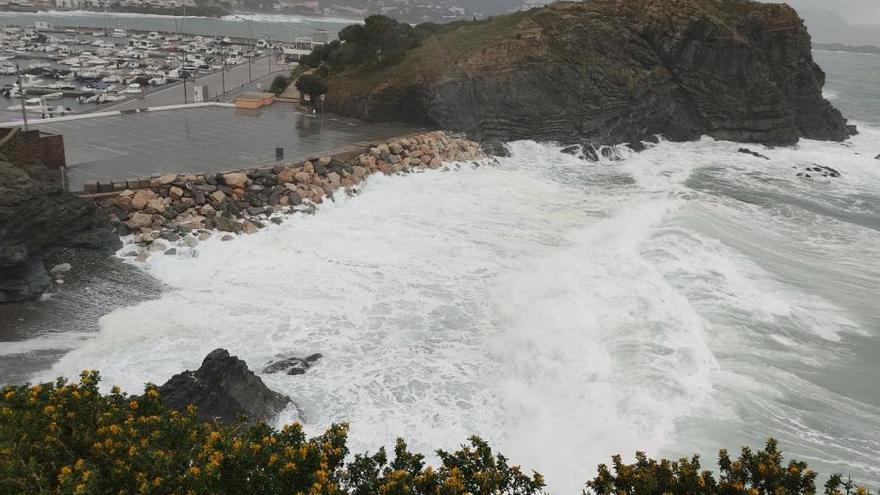 Temporal de llevant a la Costa Brava