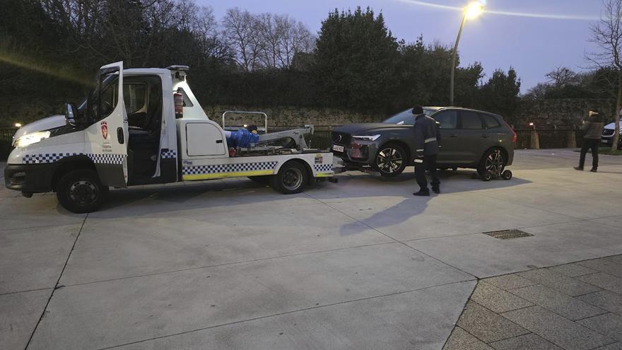 La Policía Local retira ocho coches del mercado