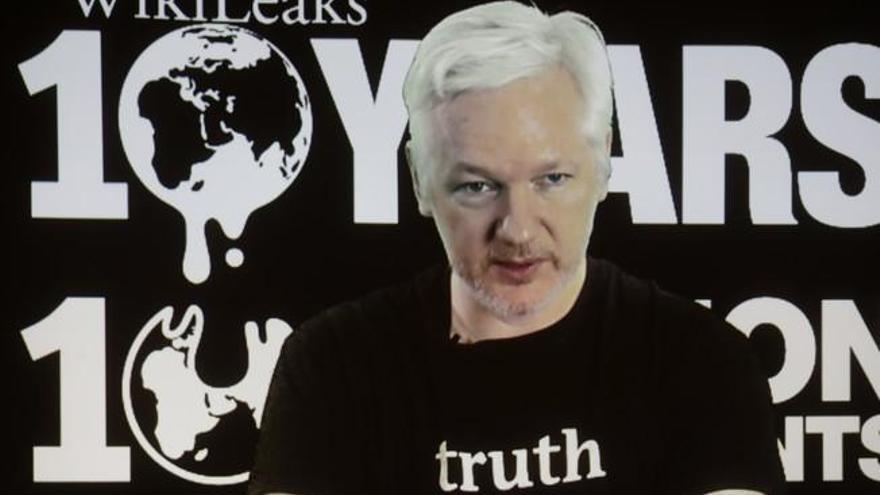 Ecuador cortó internet a Assange por sus interferencias en las elecciones de EEUU