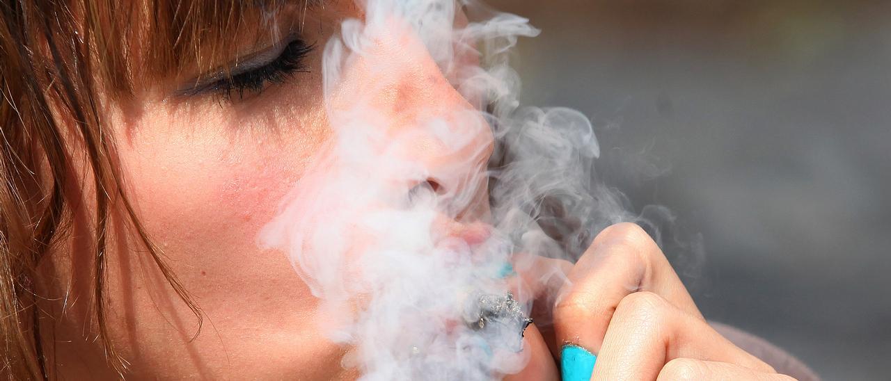 El consumo de tabaco entre mujeres ha disparado los casos de cáncer de pulmón
