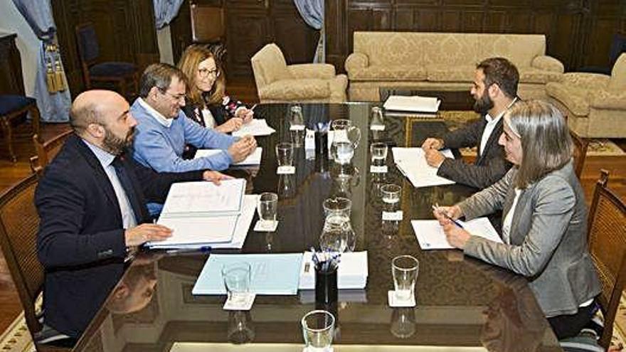 Negociación presupuestaria de representantes del PSOE y Marea el pasado mes de octubre.