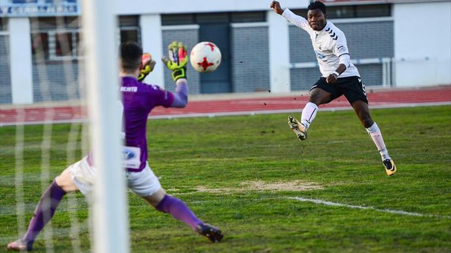 El Plasencia vuelve a negarse a la salida de Karim Abubakar