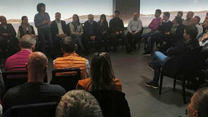 Un momento de la reunión de los populares de la provincia en Bueu. // Fdv