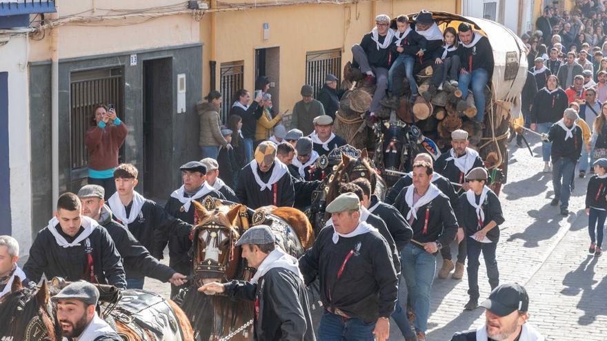 Borriol une fuerza y habilidad en su multitudinaria &#039;pujà del Raval&#039;