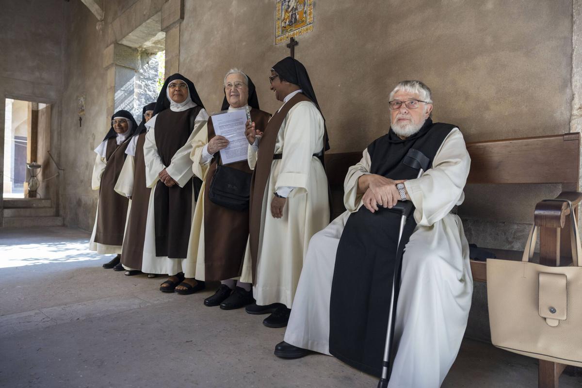 La rueda de prensa de las religiosas del monasterio de Santa Isabel en imágenes