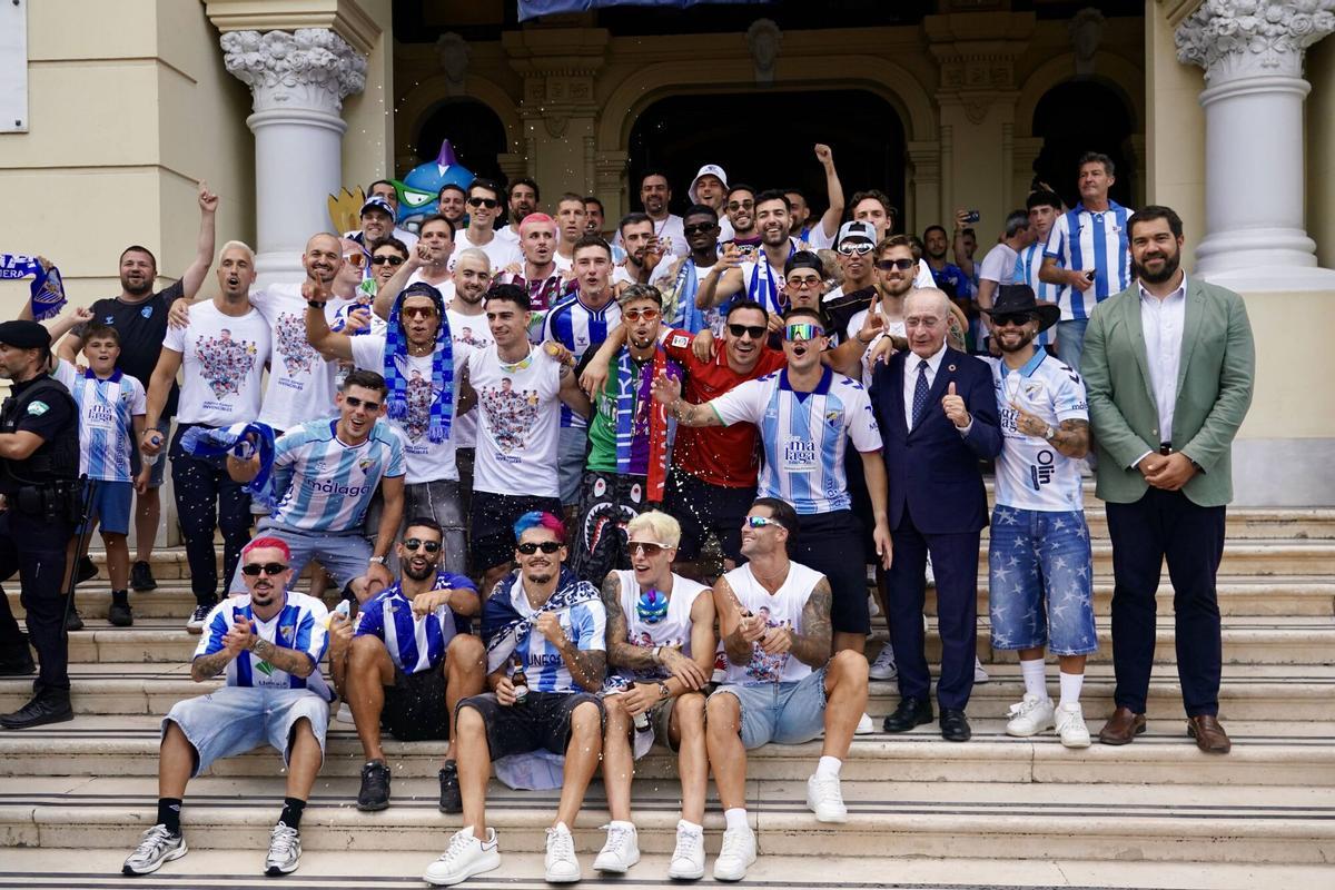 El malaguismo se echa a la calle: las mejores imágenes de la rúa del Málaga CF