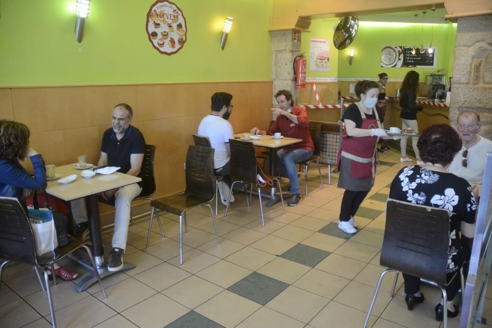 La vida vuelve al interior de los bares