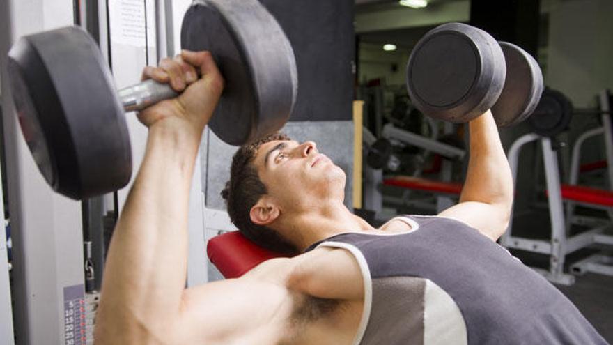 El entrenamiento con pesas requiere preparación.