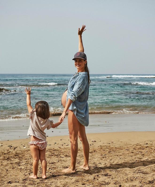 Ariadne Artiles presume de segundo embarazo junto a su hija Ari