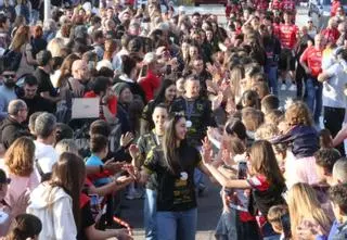 Gran recibimiento a las jugadoras del Balonmano Porriño, subcampeonas de Europa