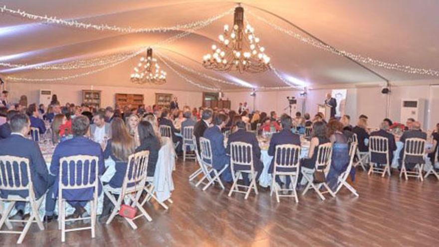 Miembros de AEFA y colaboradores en la cena anual de Navidad en homenaje a la familia empresaria