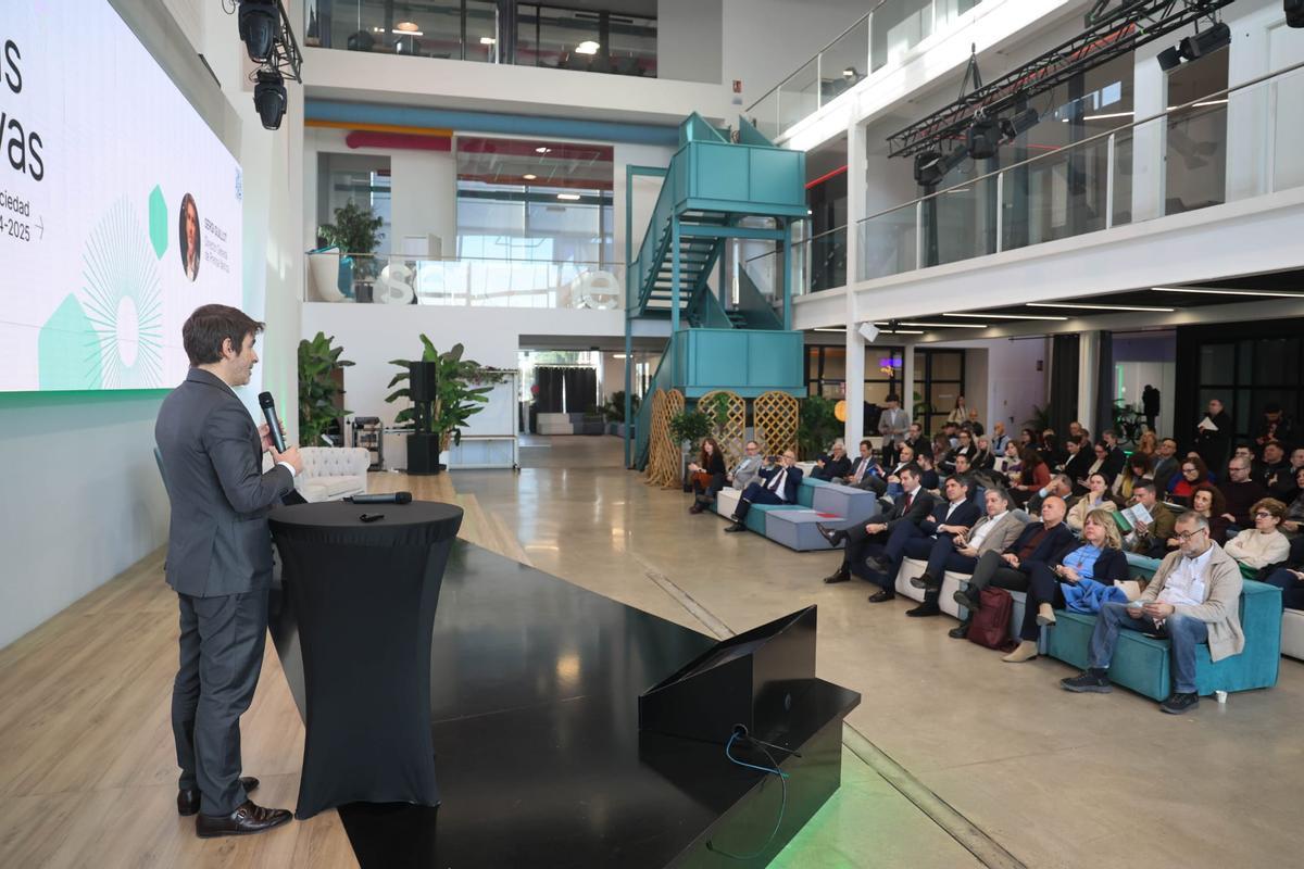 Sergi Guillot, director general de Prensa Ibérica, durante la presentación del informe.