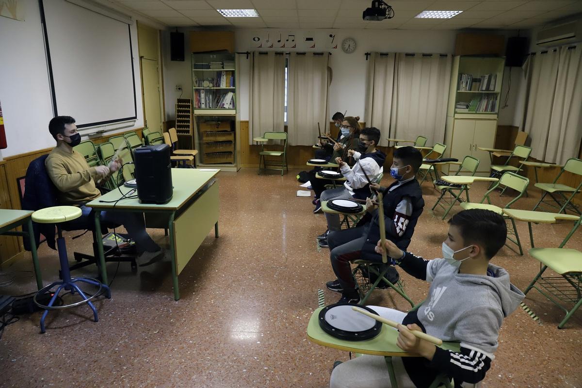 Una clase de percusión en la Escuela de Música, en el Instituto Ben Gabirol.