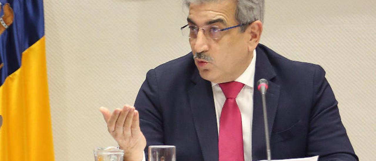 Román Rodríguez, durante una comisión parlamentaria.