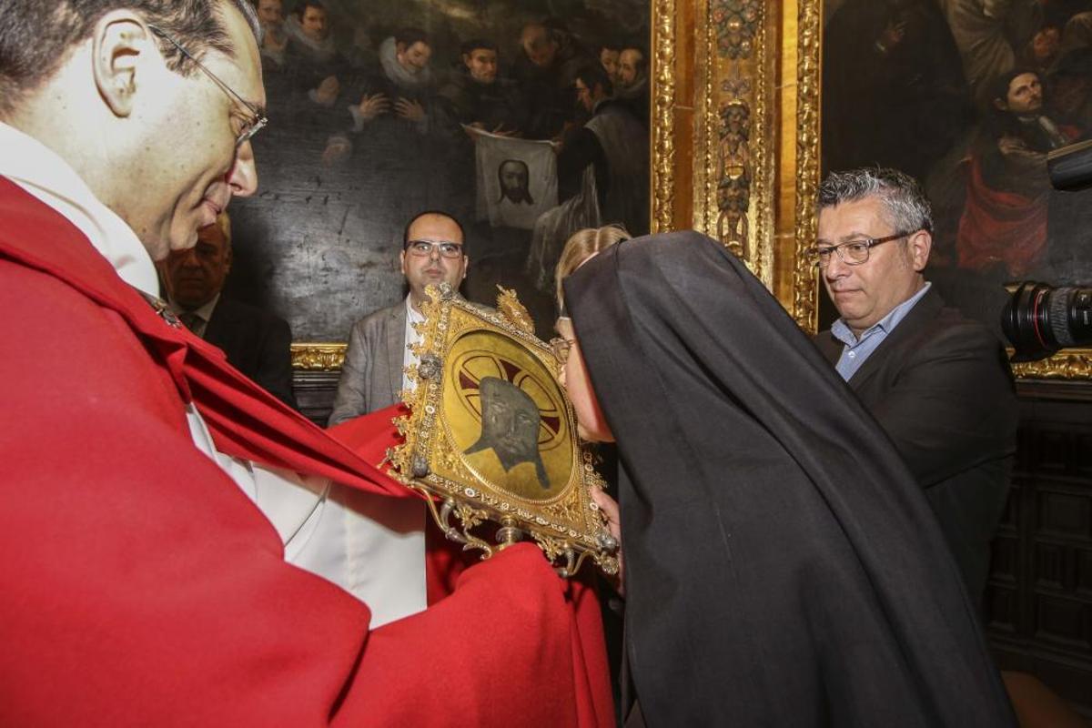 Pruebas en el camarín de la Santa Faz