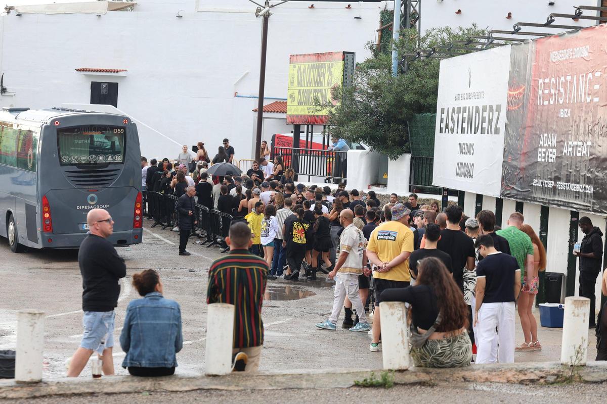 Cola para entrar a Amnesia en su último 'closing'