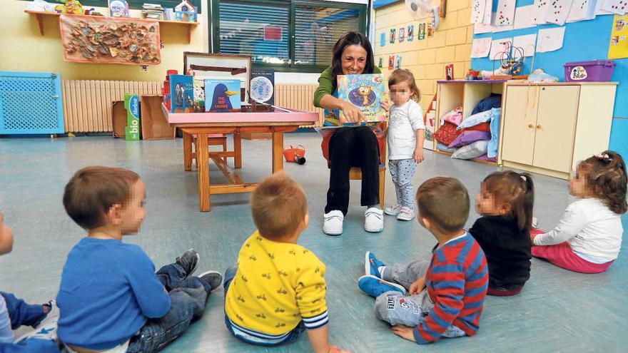 Uno de los grupos de alumnos de dos años de la escuela infantil municipal Don Crispín donde se lleva a cabo el programa experimental de inmersión lingüística en inglés.