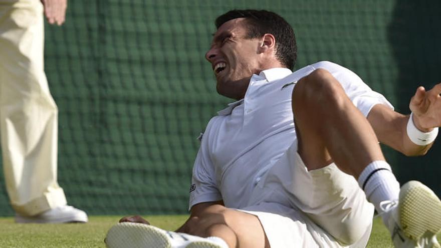 Federer arrolla a Bautista y está en cuartos de Wimbledon