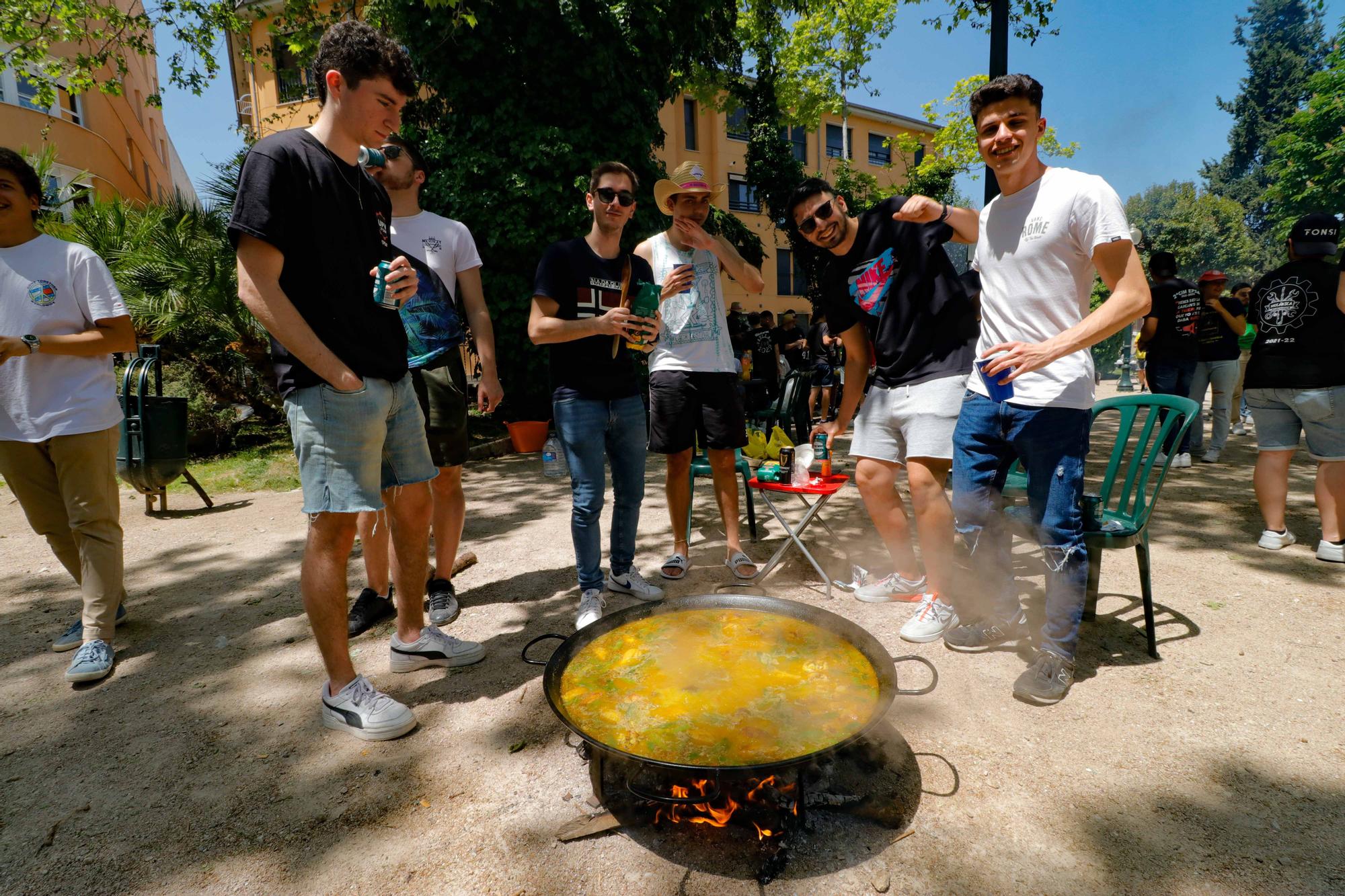 El Campus de Alcoy de la UPV recupera su fiesta de "las paellas"