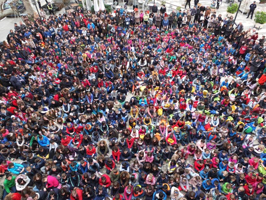 Miles de niños y jóvenes celebran el Día Escolar de la Paz