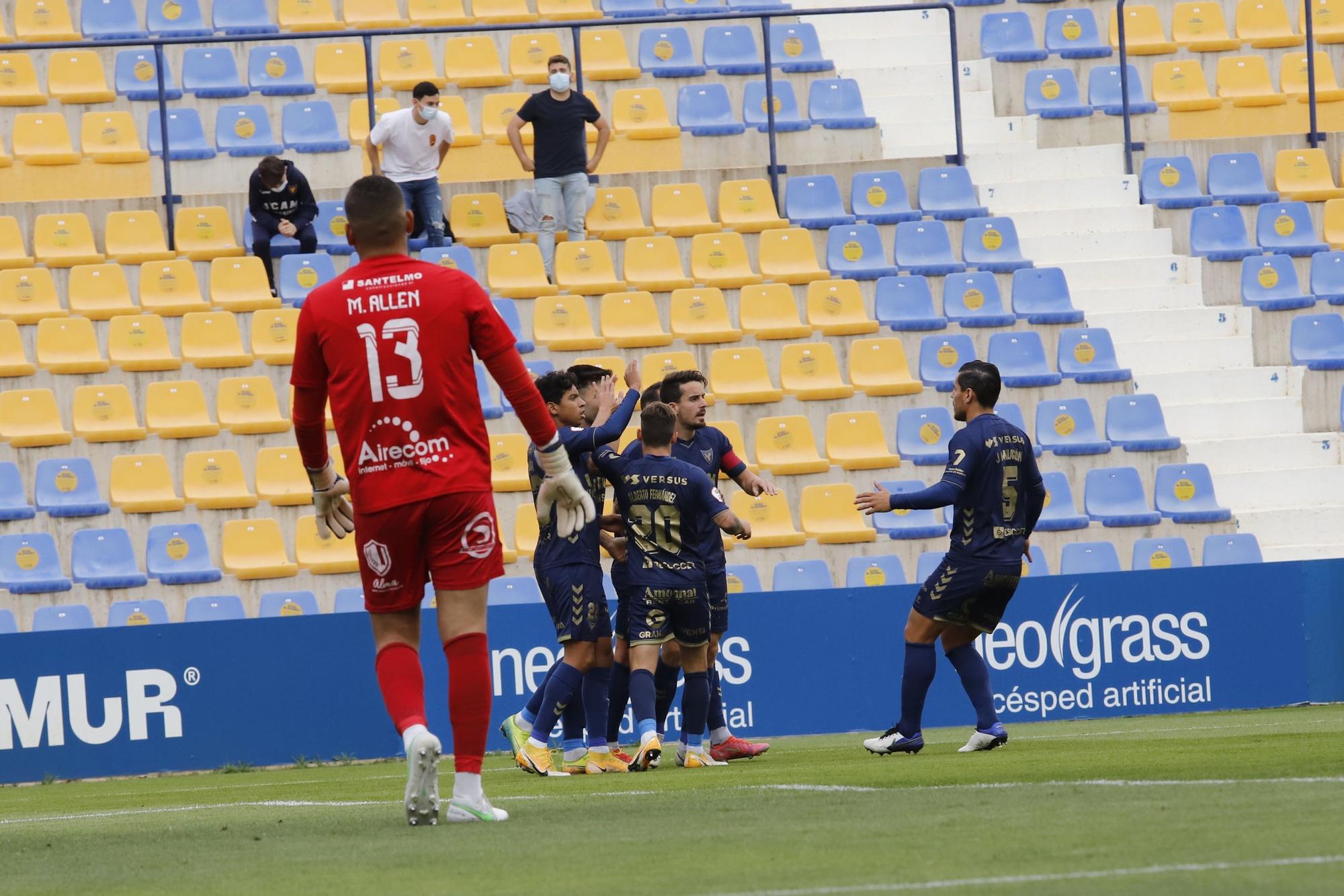 El UCAM Murcia vence y certifica su presencia en el play off (3-2)