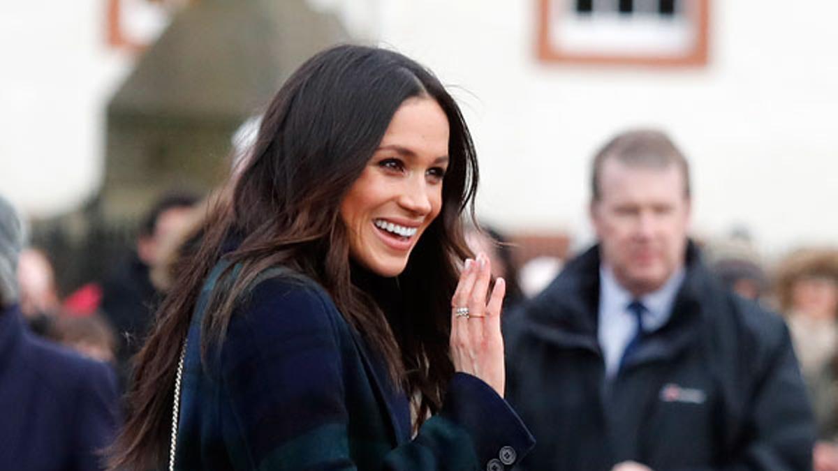 Meghan Markle con bolso de Strathberry