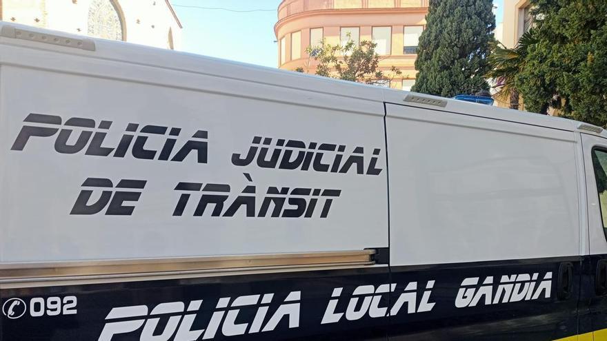 Muere un joven motorista de 24 años tras chocar con un coche en el Grau de Gandia