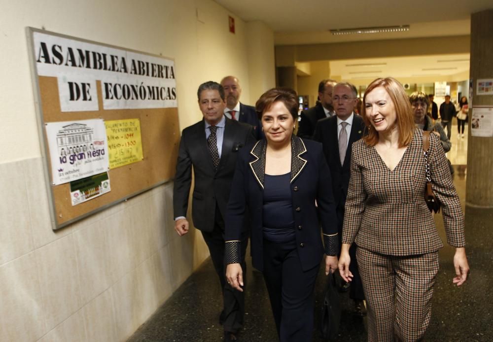 Conferencia de Patricia Espinosa en la Facultad de Económicas