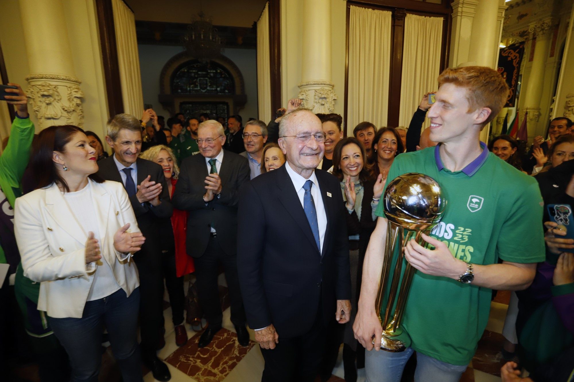 La fiesta del Unicaja, campeón de la Copa del Rey, por las calles de Málaga