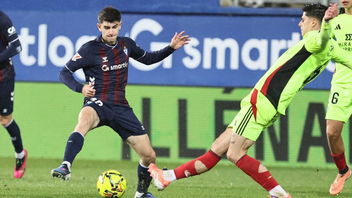 Aleix Garrido: “Para mí es un orgullo inmenso representar al Barça Atlètic como primer capitán"