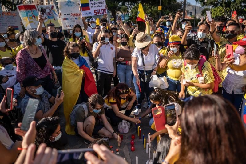 Concentración de repulsa en Santa Cruz de Tenerife por la represión en Colombia