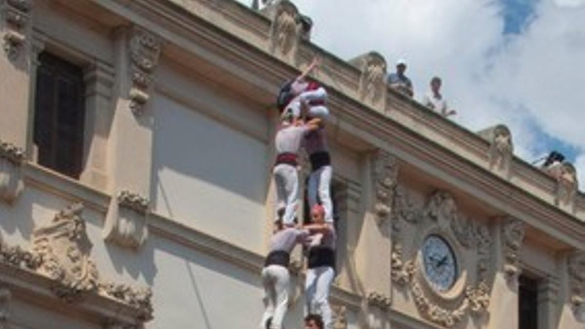 El 2 de 9 amb folre i manilles que van carrgar Minyons l'any passat a Vilafranca