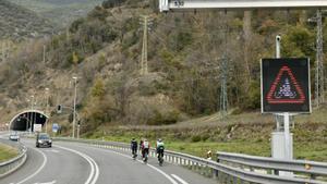 túnel ciclistas señal