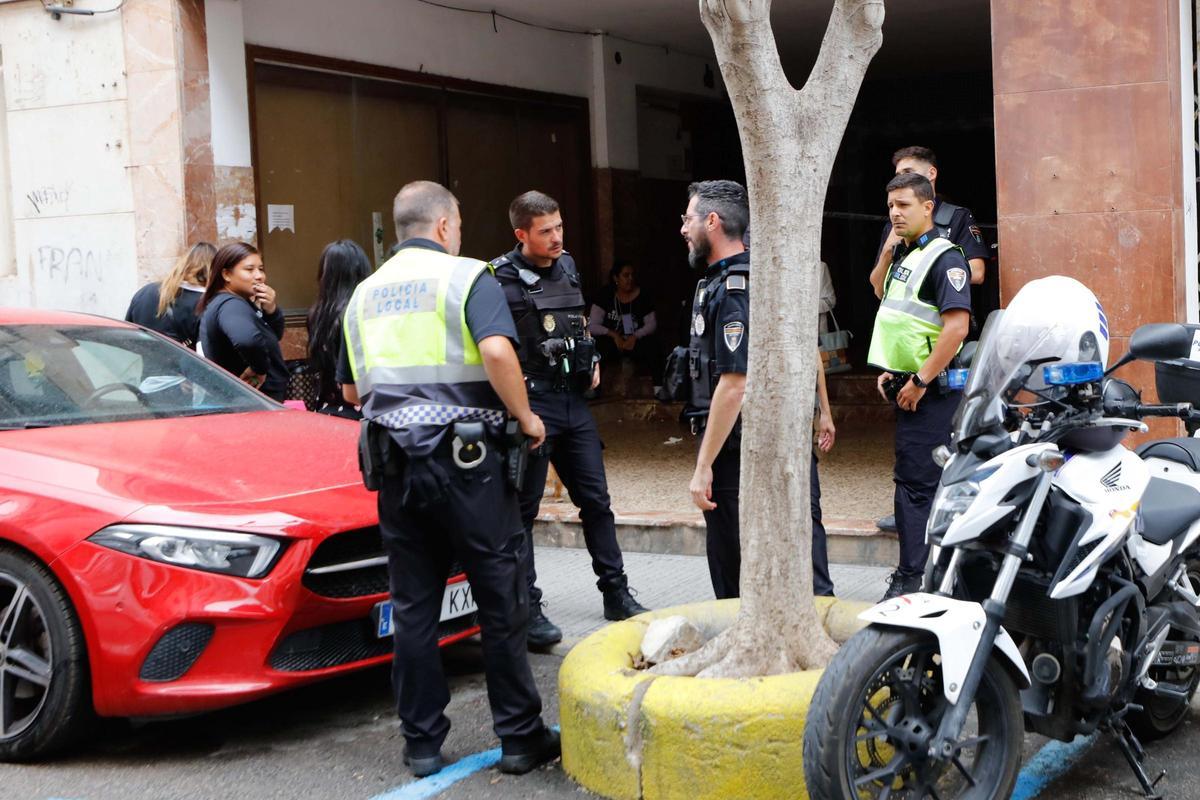 Galería de imágenes del incendio en los bajos del antiguo cine Cartago de Ibiza