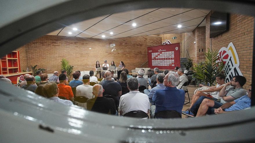 Les fotos de la sessió oberta d’atenció a l’abonat del Bàsquet Girona