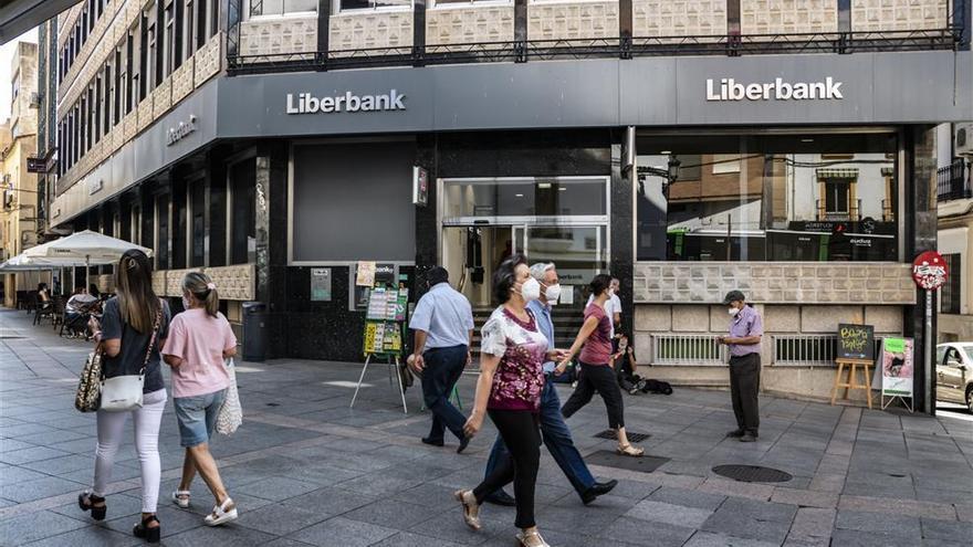 Cierra la sucursal de Liberbank de la calle San Pedro por un positivo
