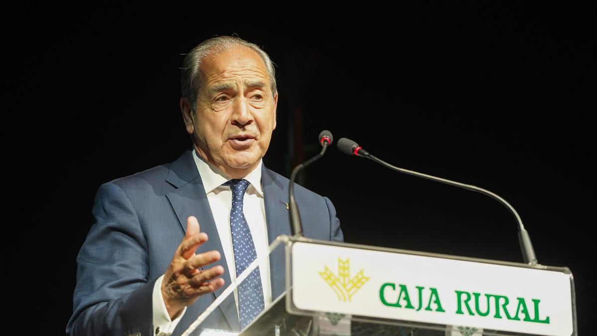 Cipriano García, durante su discurso en el acto homenaje celebrado en Ifeza el 27 de abril.